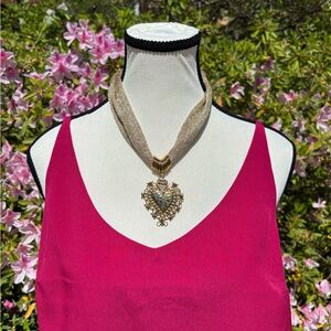 Vintage Gold Mesh Heart Pendant Necklace. Excellent condition. Statement piece